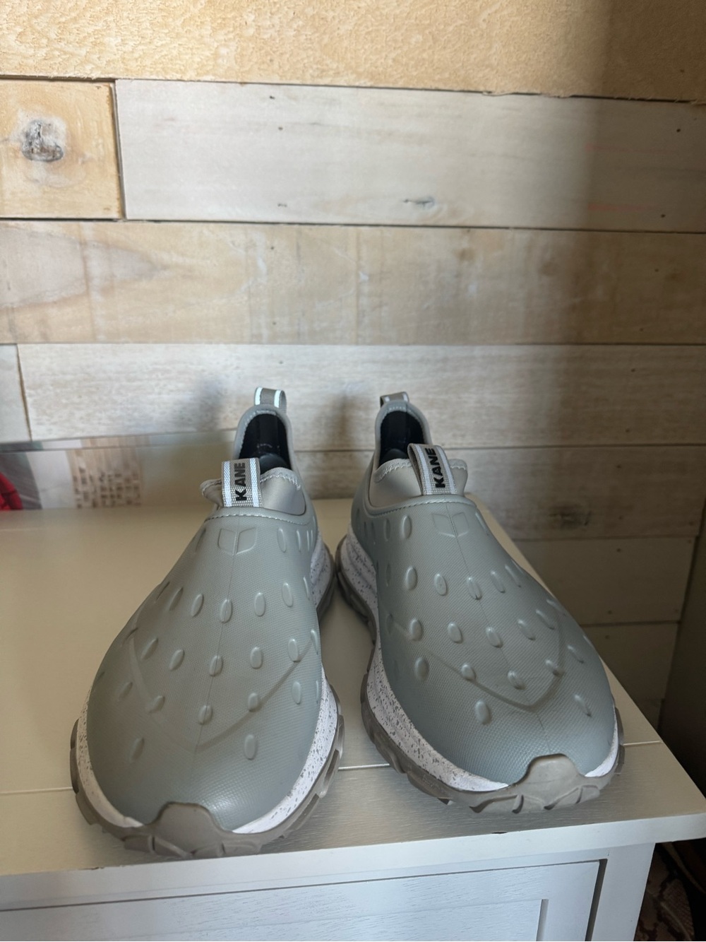 Kane unisex pants Slip-On Athletic Sneakers in Light Gray